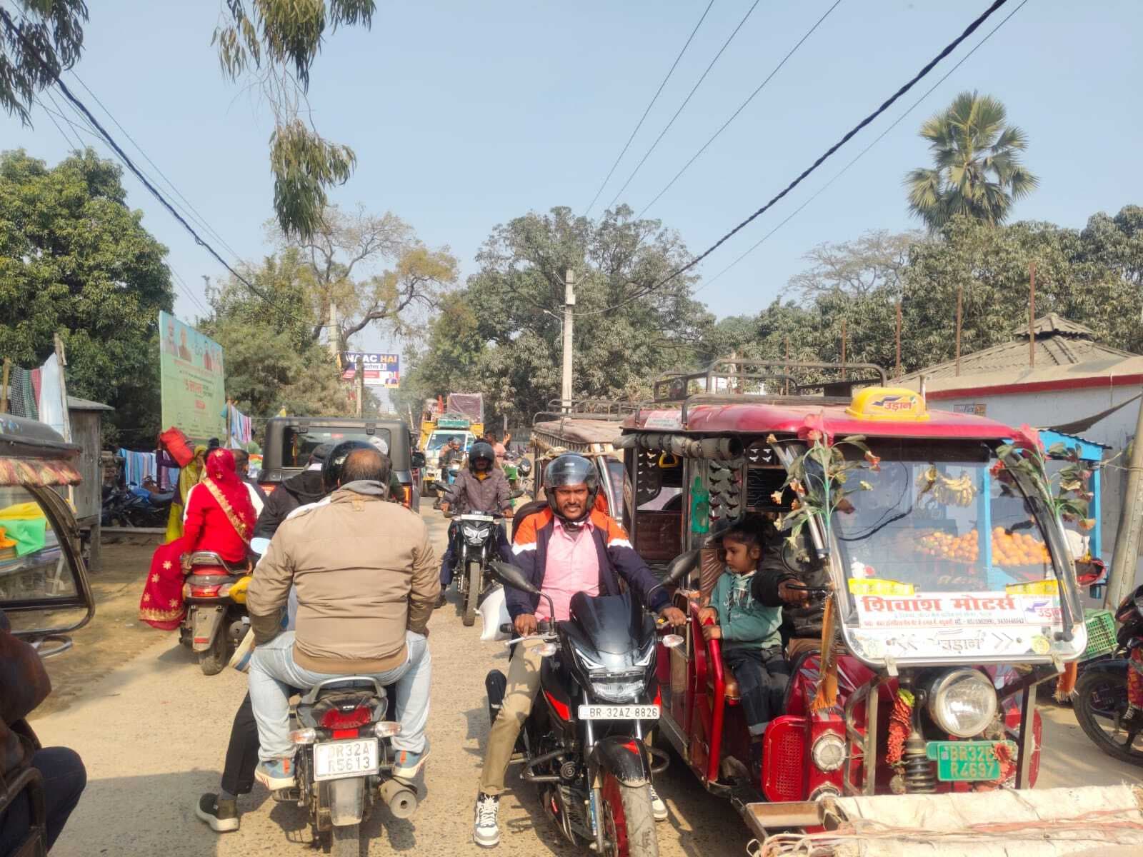 Madhubani News : फाइलों में सिमटी यातायात व्यवस्था, संघ की सुस्ती और प्रशासन के इंतजार में रेंग रहा शहर