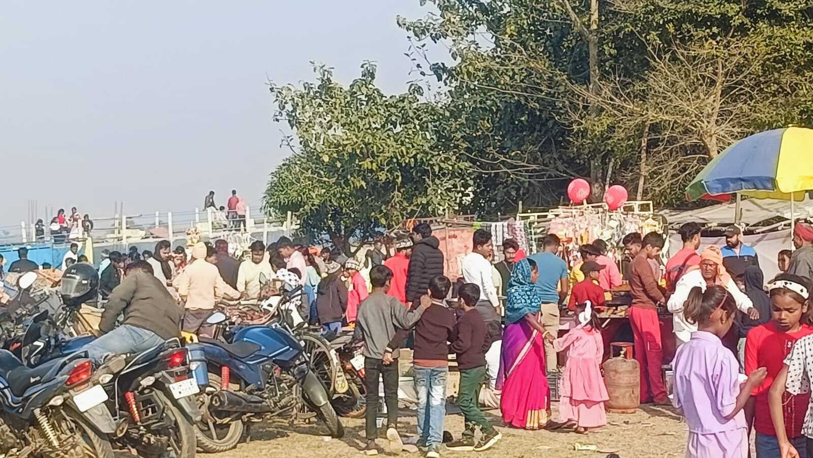 Giridih News :बेलकुंडी त्रिवेणी संगम घाट पर खिचड़ी मेले में उमड़े श्रद्धालु