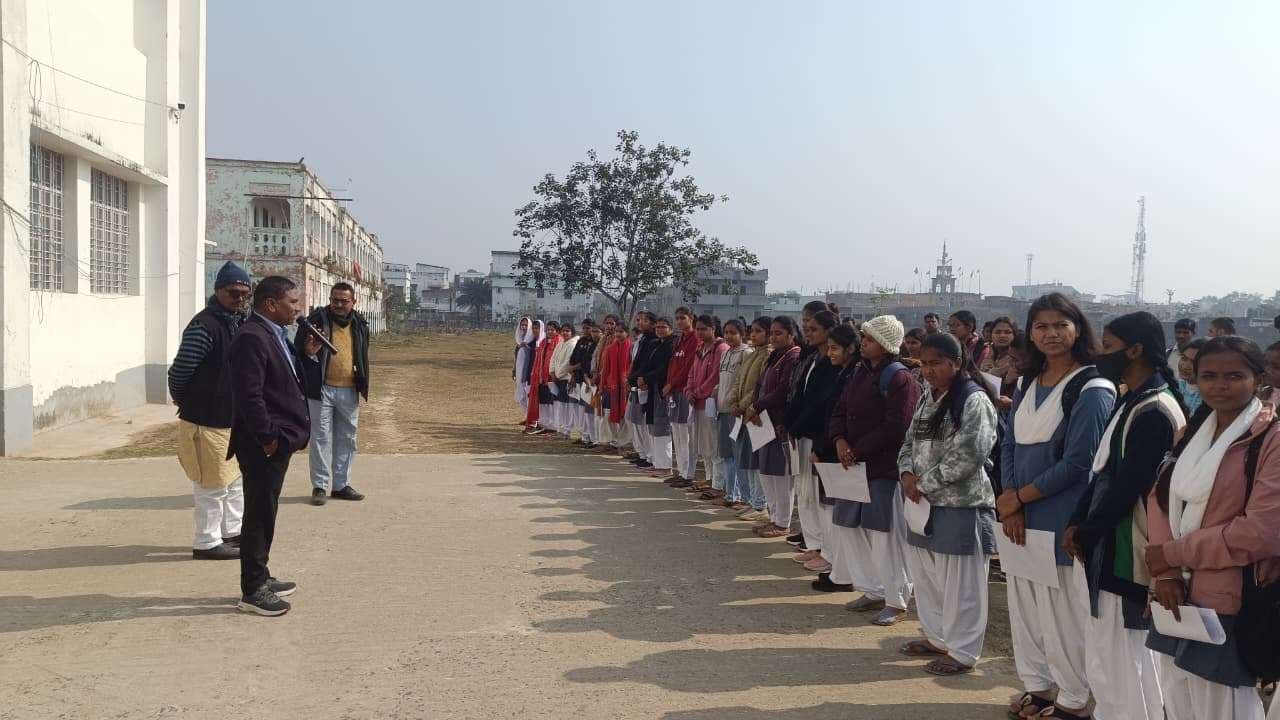 Madhubani News : रामकृष्ण महाविद्यालय में पीजी प्रथम सेमेस्टर की आंतरिक परीक्षा शुरू