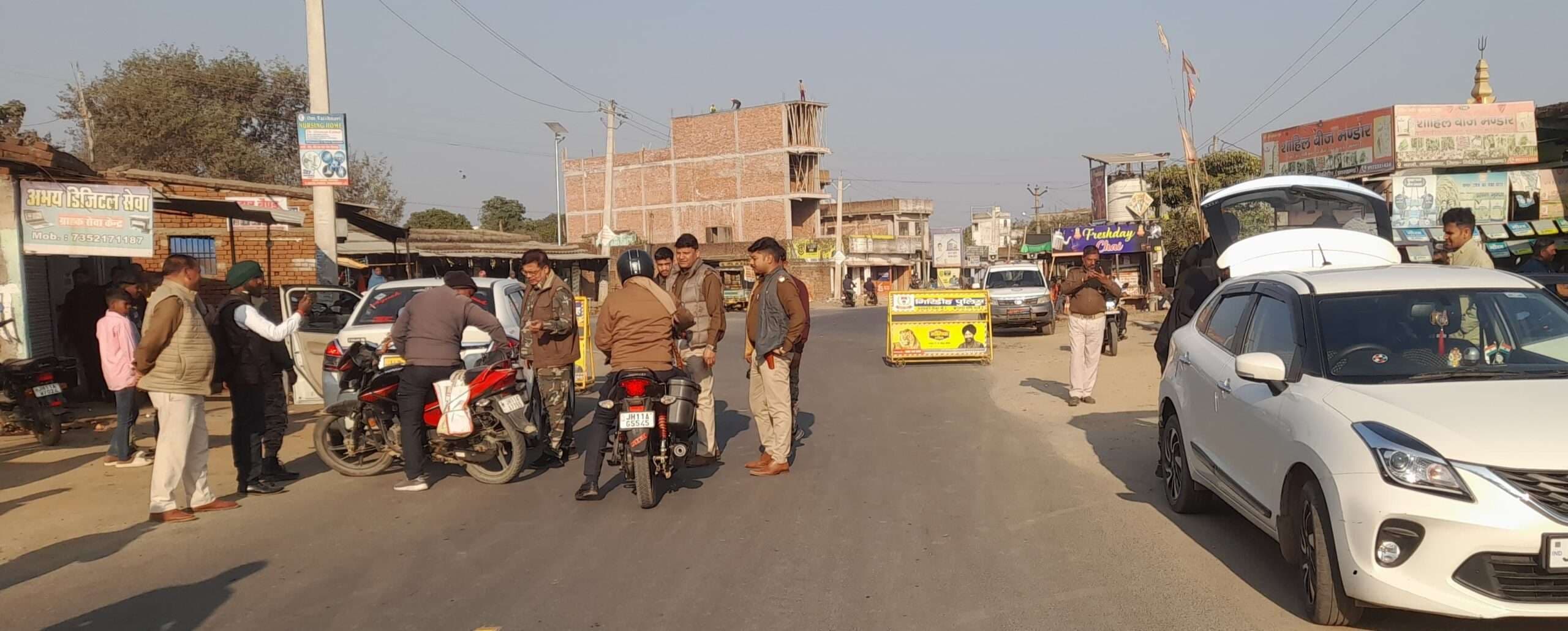 Giridih News :धनवार और जमुमा में चला वाहन जांच अभियान