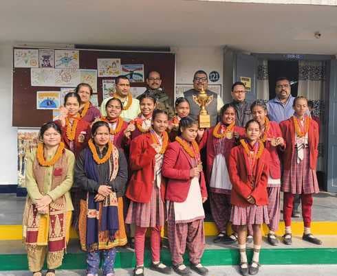 डीएवी पब्लिक स्कूल ऊर्जा नगर में राष्ट्रीय स्तर पर उत्कृष्ट छात्राओं को सम्मान