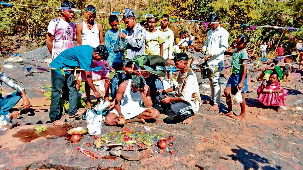 Chaibasa News : भक्तों ने भगवान राम के पदचिह्नों की पूजा की