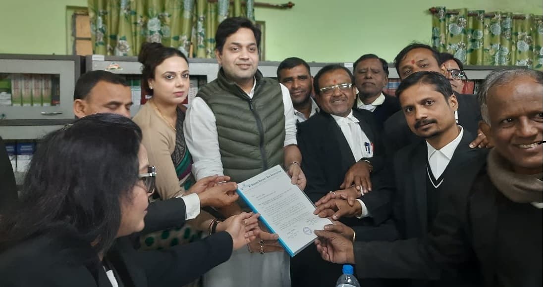 Bokaro News : युवा आयोग के अध्यक्ष से अधिवक्ताओं ने मांगा सोलर प्लेट, कंप्यूटर व पंखे