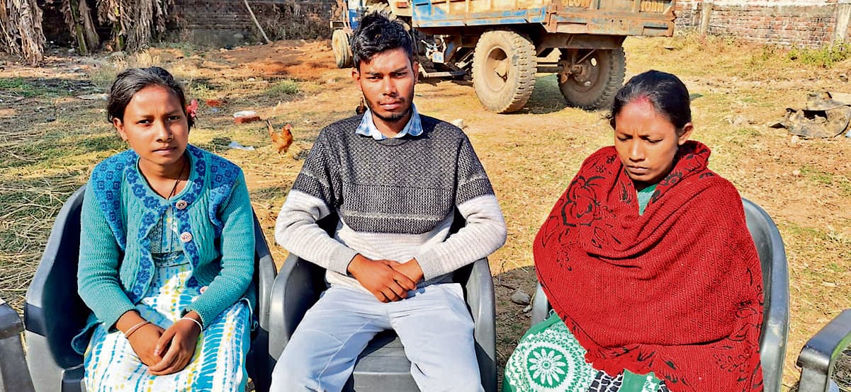 Chaibasa News : सरकारी कर्मी को घर से बुलाकर पीटा, 16 दिनों बाद अस्पताल में मौत