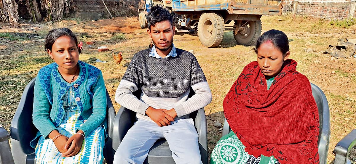 Chaibasa News : सरकारी कर्मी को घर से बुलाकर पीटा, 16 दिनों बाद अस्पताल में मौत