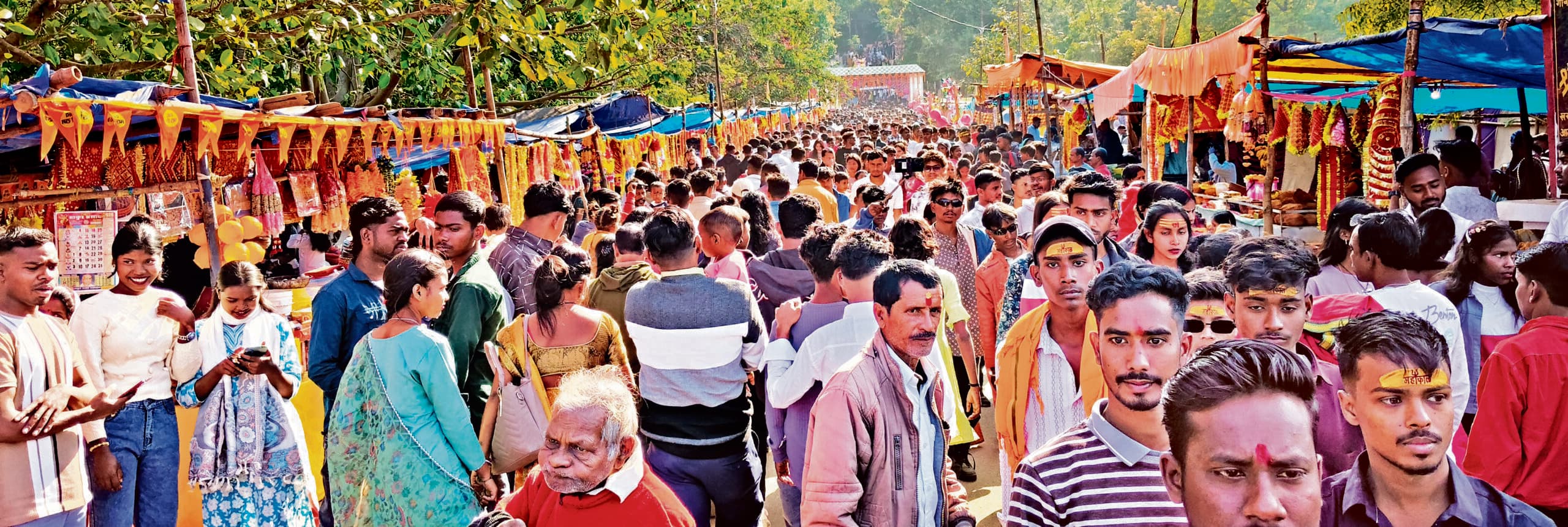 Seraikela Kharsawan News : 30 हजार श्रद्धालुओं ने पहाड़ी पर चढ़कर माथा टेका