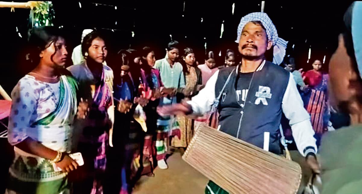 Seraikela Kharsawan News : बुरुडीह-विक्रमपुर में यंग स्टार ग्रुप का खेलकूद व सांस्कृतिक महोत्सव