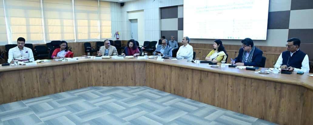 Bhubaneswar News: महत्वपूर्ण पदों को प्राथमिकता के आधार पर भरा जाये : मुख्य सचिव