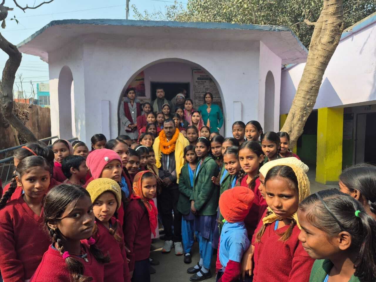 Bhagalpur news शिक्षक के स्थानांतरण दी गयी विदाई