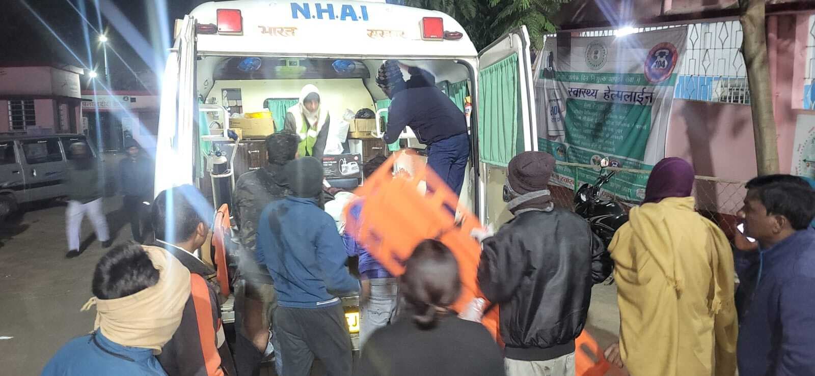 Dhanbad News: पुल की रेलिंग तोड़ 50 फीट नीचे गिरा वाहन, तीन घायल