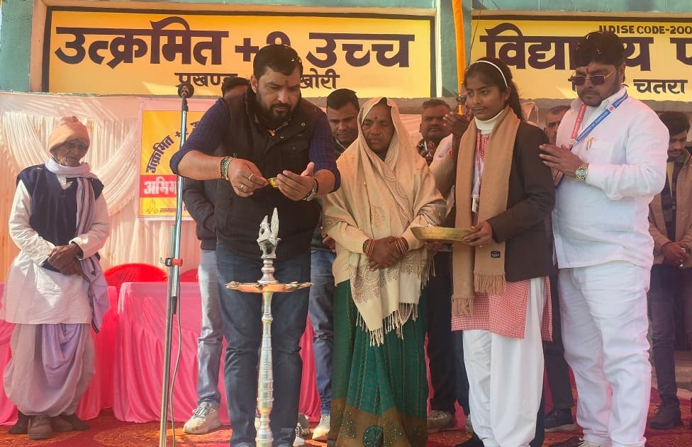 बेहतर प्रदर्शन करने वाले विद्यार्थी सम्मानित