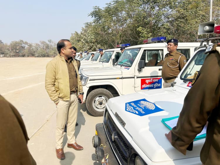 पुलिस केंद्र औरंगाबाद में वाहन परेड आयोजित, एसपी ने किया निरीक्षण