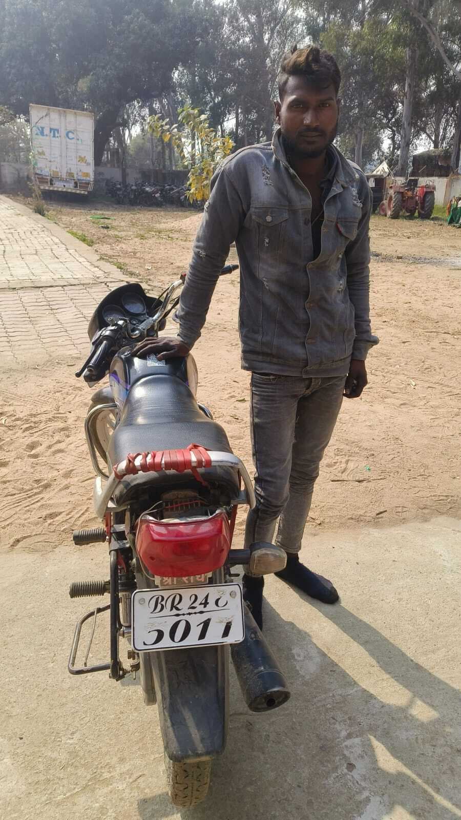 चोरी की बाइक के साथ युवक गिरफ्तार