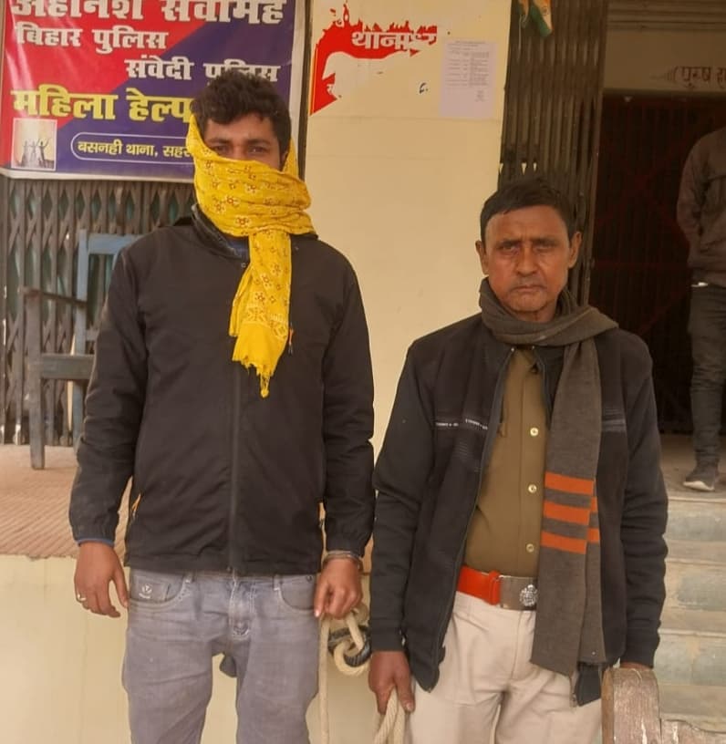 51 बोतल कोडीन युक्त कफ सीरप के साथ तस्कर गिरफ्तार