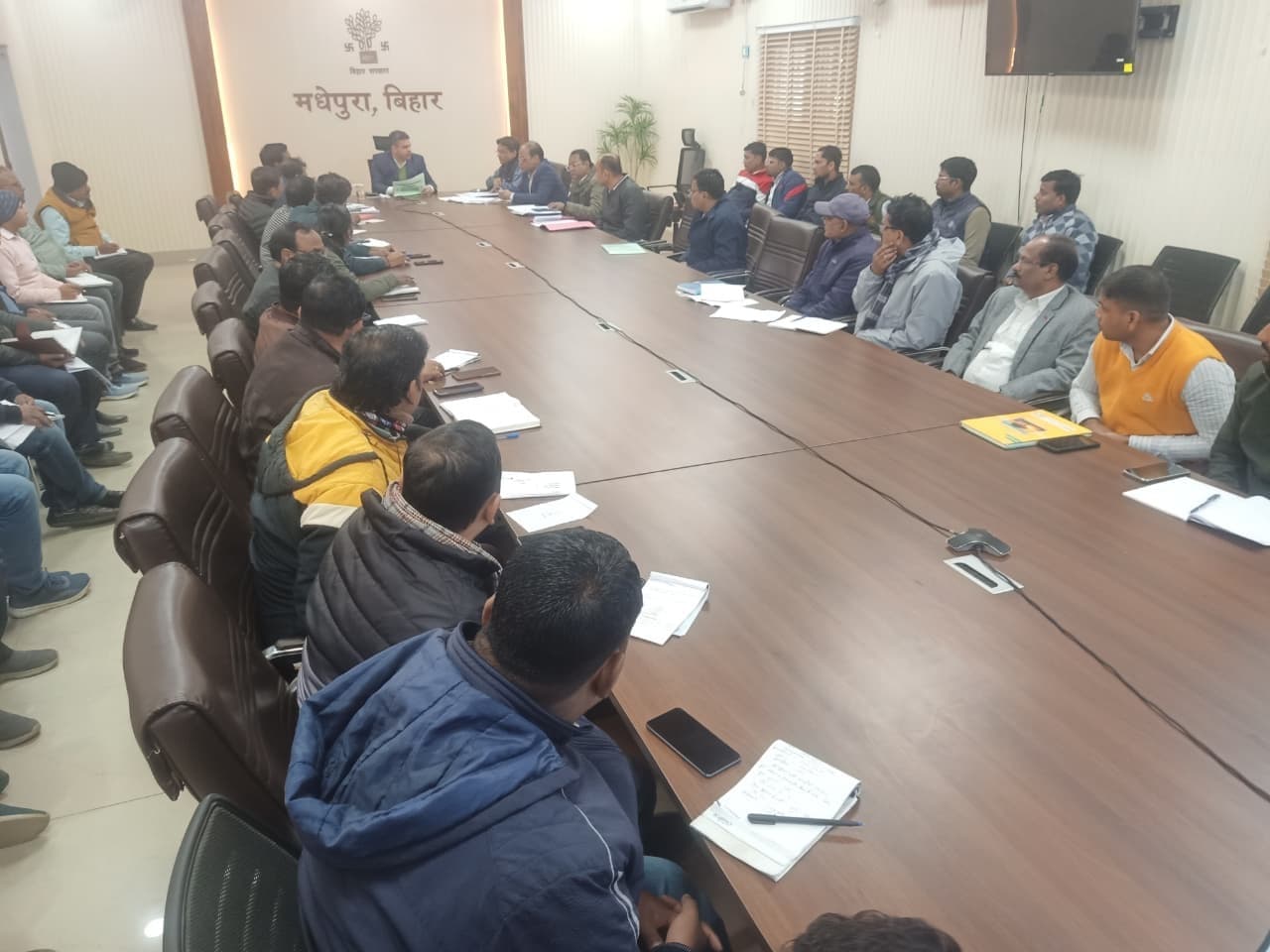 ससमय करें खाद्यान्न का उठाव व वितरण, लापरवाही बर्दाश्त नहीं - डीएम