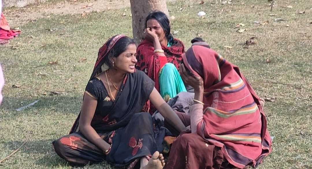 अनियंत्रित होकर वाहन से टकरायी बाइक, एक की मौके पर हुई मौत, दूसरा घायल