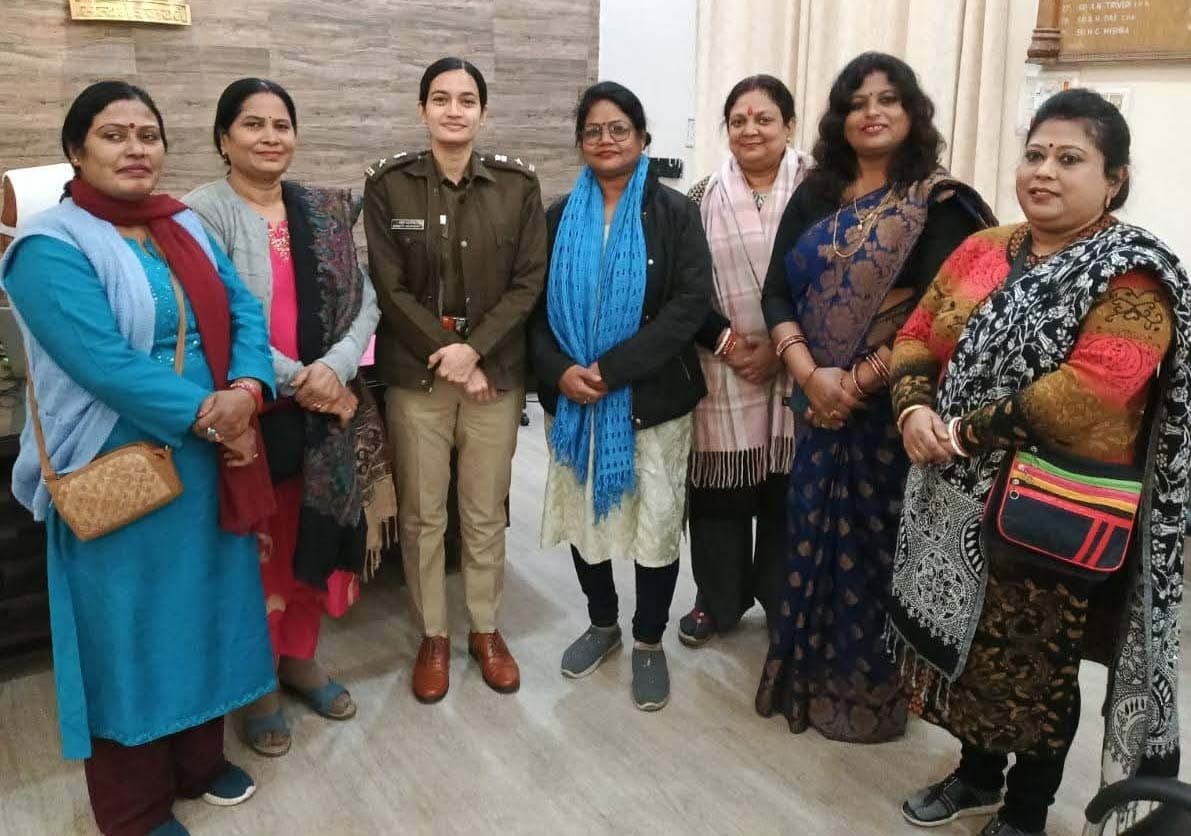 गैंगरेप मामले को लेकर एसपी से मिली महिला समाजसेवी