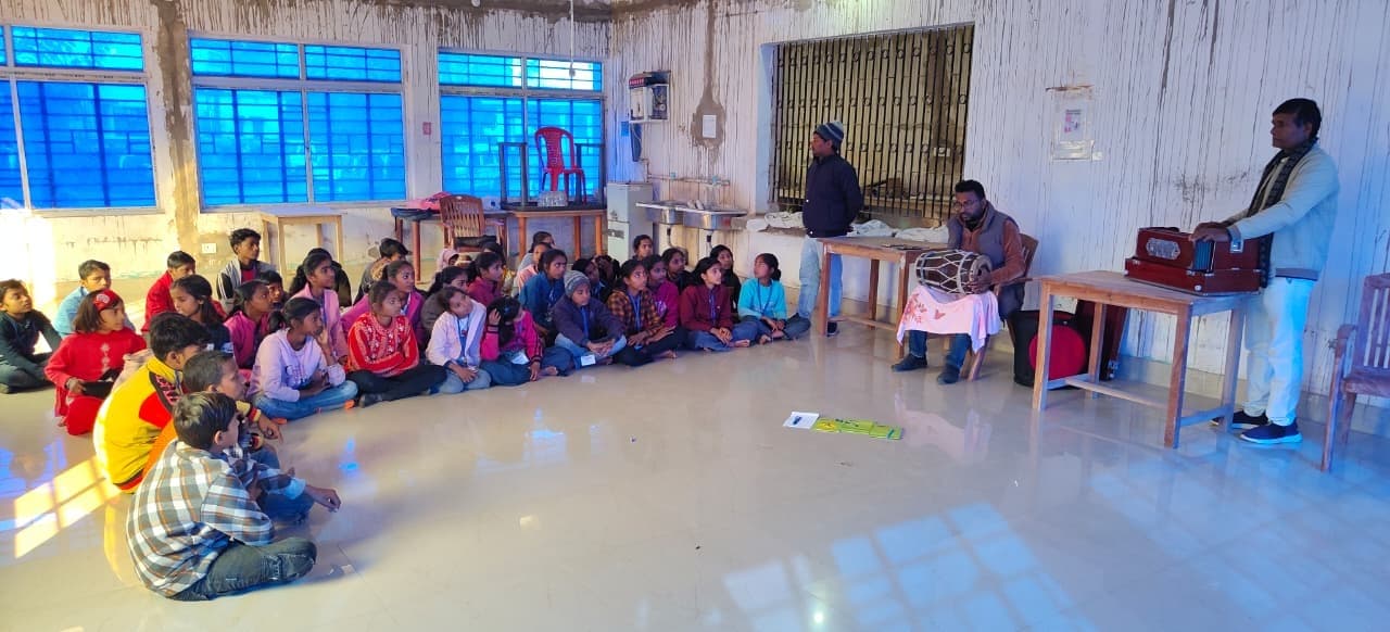 कार्यशाला में छात्र-छात्राओं व युवाओं को संगीत की बारीकियों से कराया रूबरू