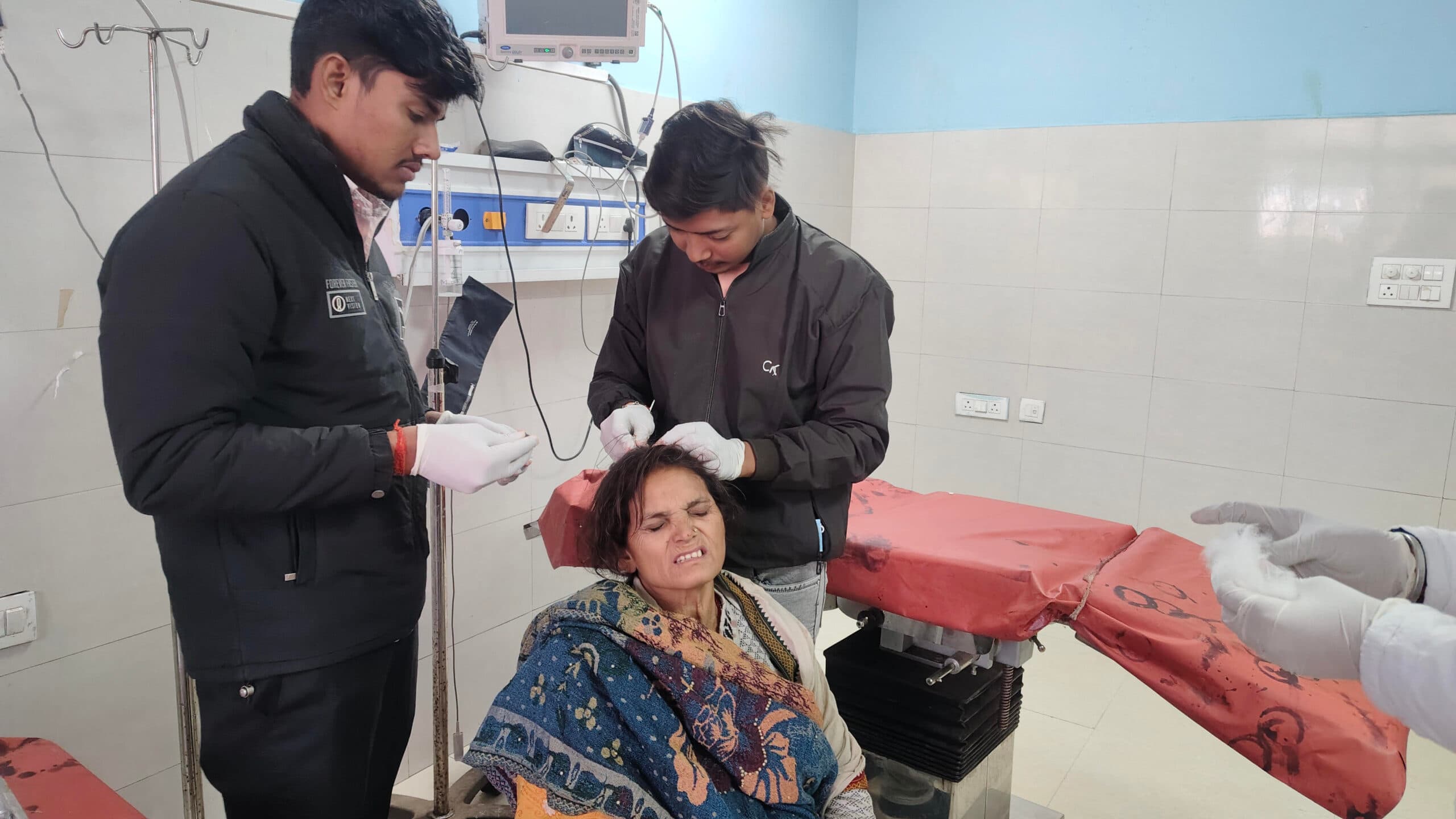 आपसी विवाद में दो पक्षों के बीच मारपीट, बुजुर्ग समेत तीन जख्मी