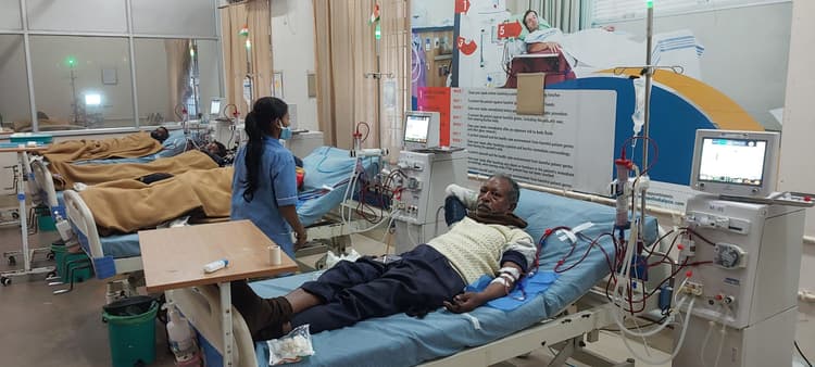 सदर अस्पताल का डायलिसिस सेंटर गरीब मरीजों के लिए बना जीवन रक्षक