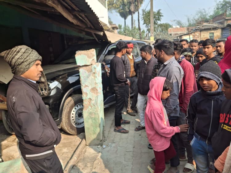 Samastipur News:अनियंत्रित स्कॉर्पियो दुकान में घुसा, आधा दर्जन लोग जख्मी