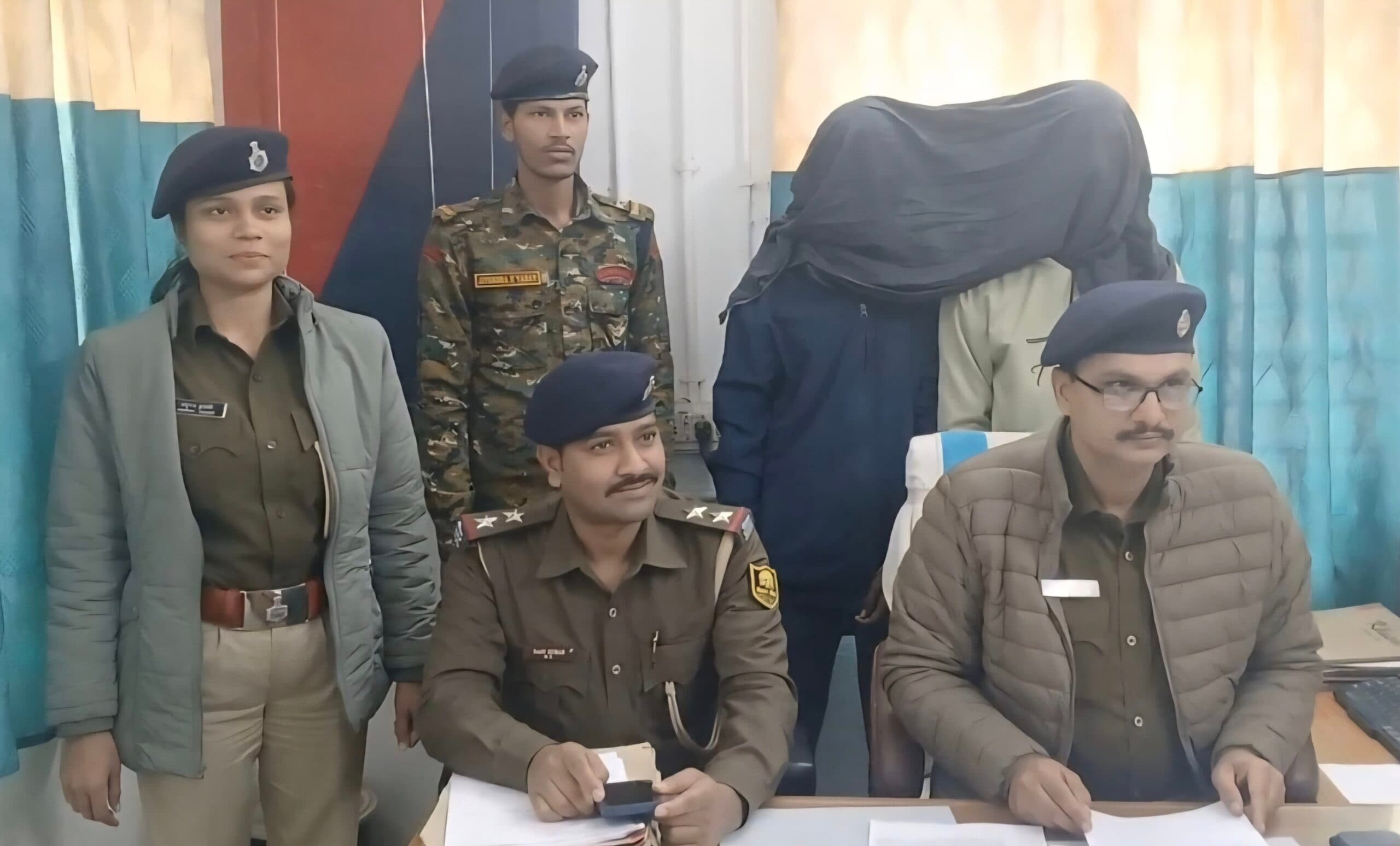 हथियार के साथ दो बदमाश गिरफ्तार