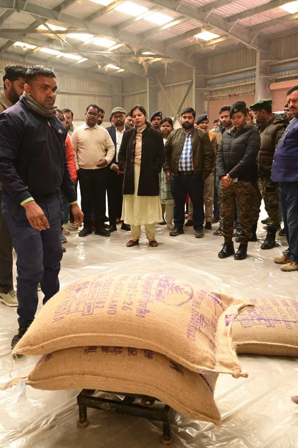 hajipur news. चावल की गुणवत्ता से किसी भी स्थिति में नहीं किया जायेगा समझौता : डीएम