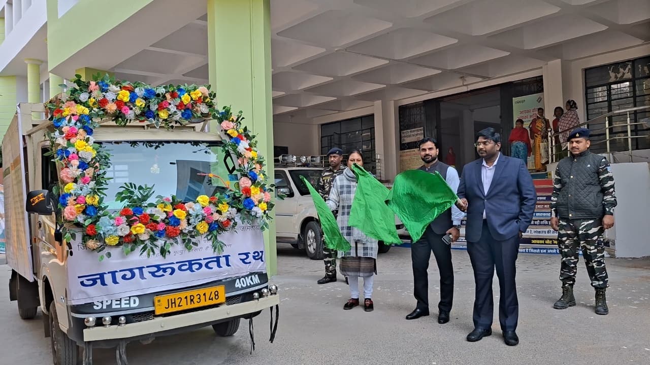 जामताड़ा : जन्म-मृत्यु निबंधन के प्रति जागरुकता फैलाने के लिए रथ रवाना