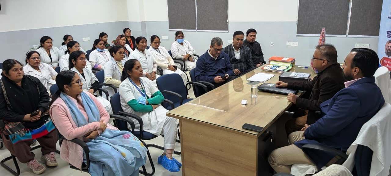 कायाकल्प की स्टेट टीम ने चिकित्सा पदाधिकारी व वार्ड इंचार्ज के साथ की बैठक