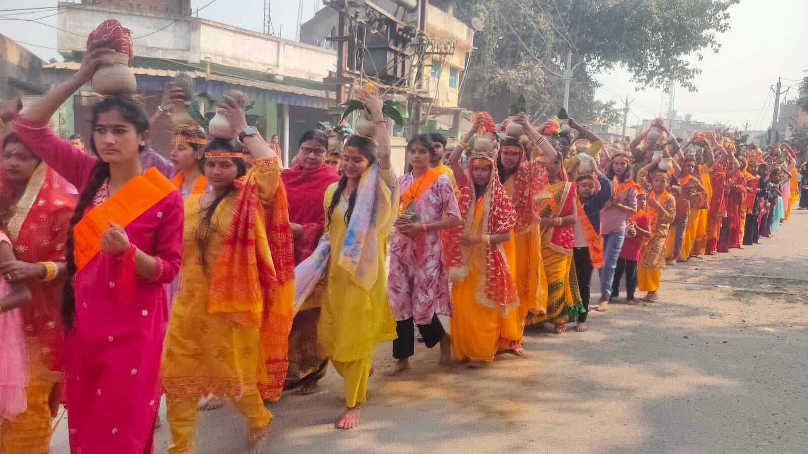 श्रीमद्भागवत कथा को लेकर 500 कन्याओं ने निकाली भव्य कलश शोभायात्रा