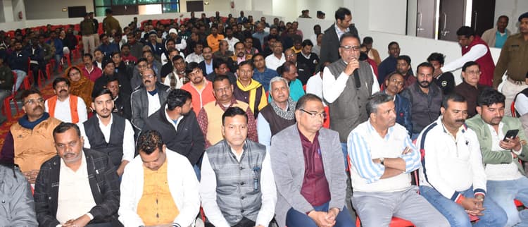 Bokaro News : ज्वेलर्स प्रतिष्ठान में चेहरा ढक कर आनेवाले को ना दें प्रवेश : एसपी