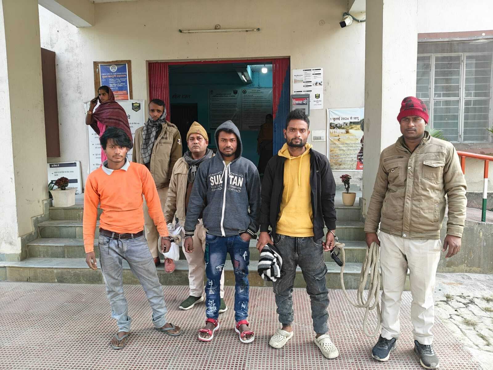 10 लीटर देसी शराब के साथ युवक गिरफ्तार