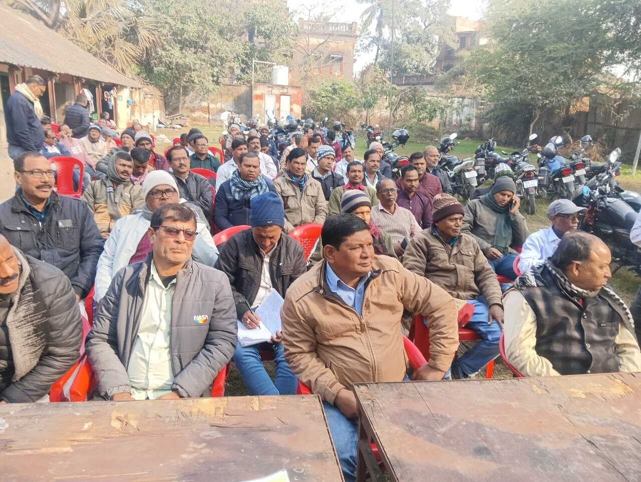 Darbhanga News : कमीशन घटाने के खिलाफ अभिकर्ताओं ने बैठक कर उठायी आवाज