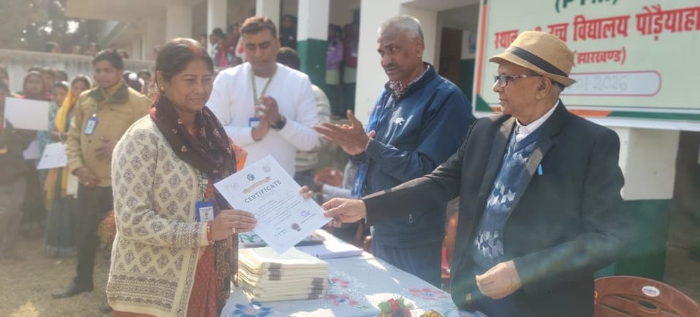 अभिभावकों से बच्चों को नियमित विद्यालय भेजने की अपील, उत्कृष्ट प्रदर्शन करने वाले शिक्षक व छात्र सम्मानित