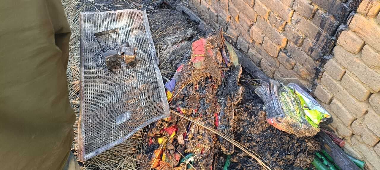 Giridih News :साउंड एंड डेकोरेशन गोदाम में लगी आग, 15 लाख का सामान जला