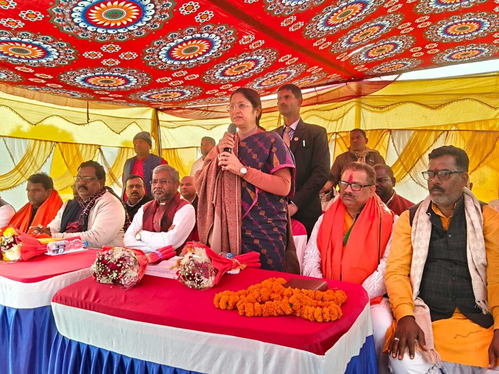 Giridih News :सभी वर्गों का विकास कर रही है केंद्र सरकार : अन्नपूर्णा देवी