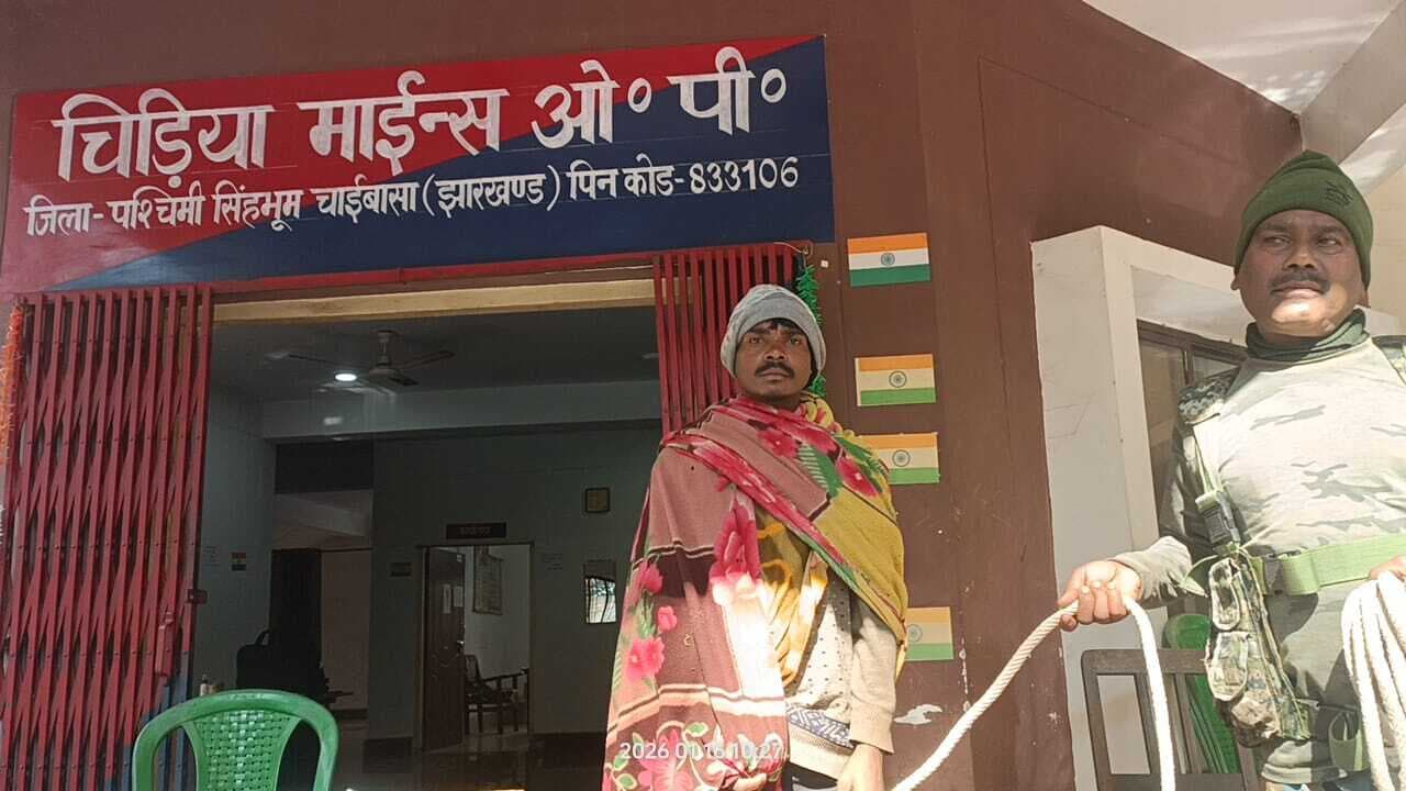 Chaibasa News : मां ने कमाकर चावल लाने को कहा, तो पुत्र ने गुस्से में कर दी हत्या