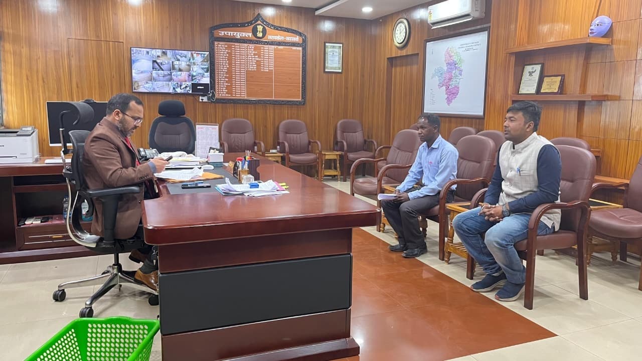 Seraikela Kharsawan News : हंसाउड़ी में बस स्टैंड की जगह बहुउद्देशीय भवन का हो निर्माण