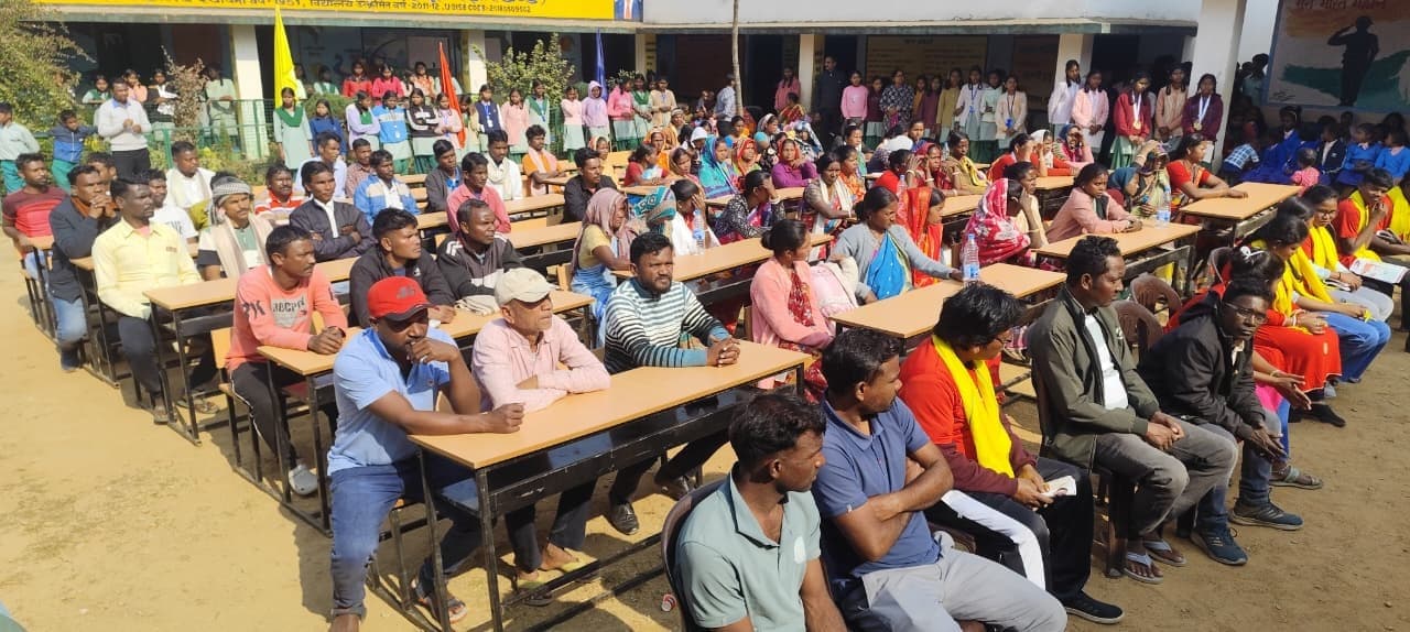 East Singhbhum News : बच्चे स्कूल में क्या पढ़ रहे हैं, घर में ध्यान दें अभिभावक : विधायक