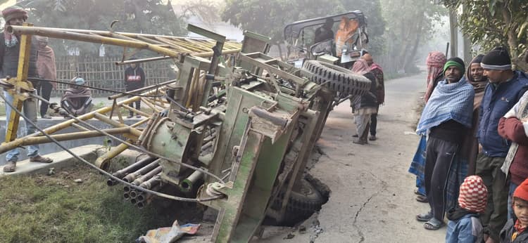 Samastipur News:सबमर्सिबल पाइप लदा ट्रैक्टर पलटा
