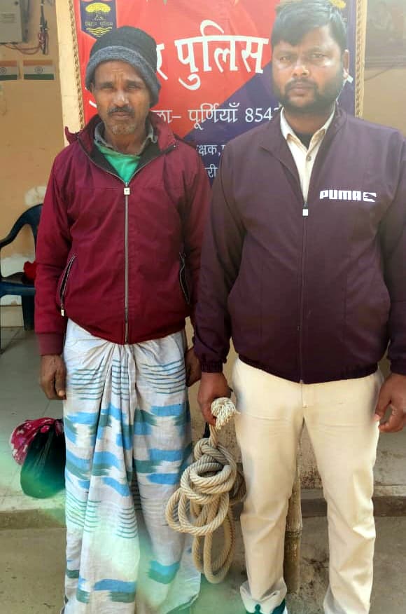 एगच्छिया में शराब के साथ धंधेबाज गिरफ्तार