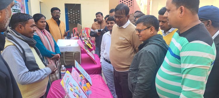 निपुण टीएलएम मेला 3.0 में शिक्षकों ने प्रस्तुत किया अपना-अपना मॉडल