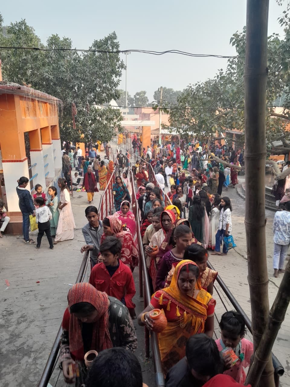 हर-हर महादेव के जयघोष से भक्तिमय माहौल में सराबोर रहा मंदिर परिसर