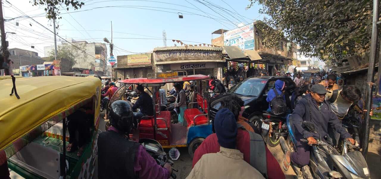 hajipur news. शहर में लगे भीषण जाम में घंटों फंसे रहे लोग