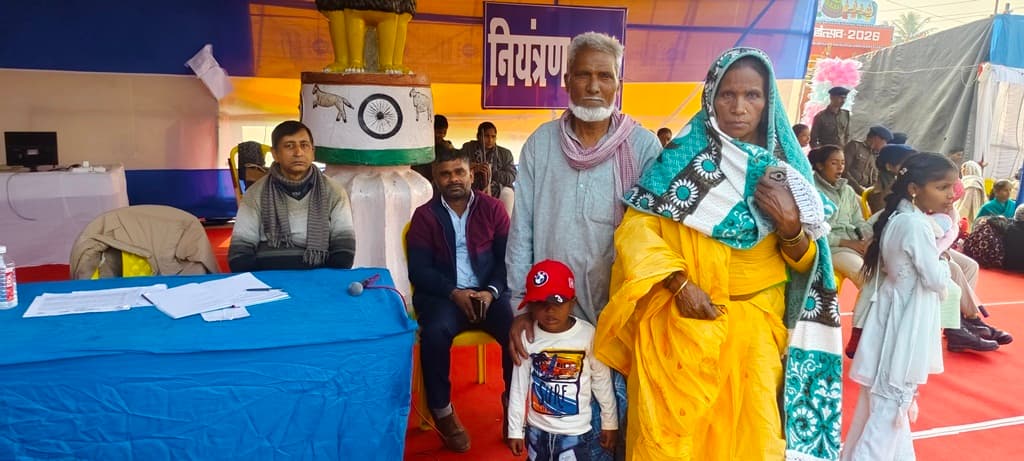 बौंसी मेला में बिछड़े सैकड़ों बच्चों को प्रशासन ने परिजनों से सकुशल मिलाया