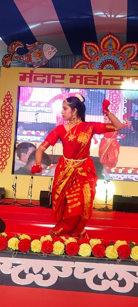 मंदार महोत्सव में विद्यार्थियों की सांस्कृतिक प्रस्तुतियों ने मोहा मन