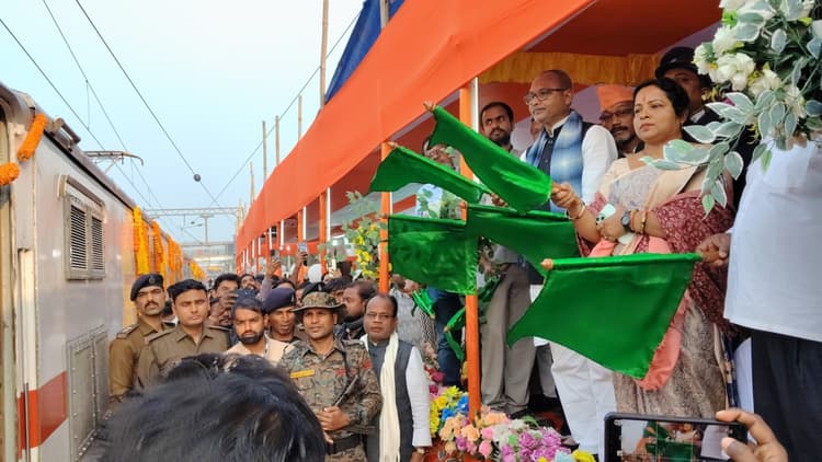 बारसोई से वंदे भारत स्लीपर व अन्य कई ट्रेनों का शुभारंभ