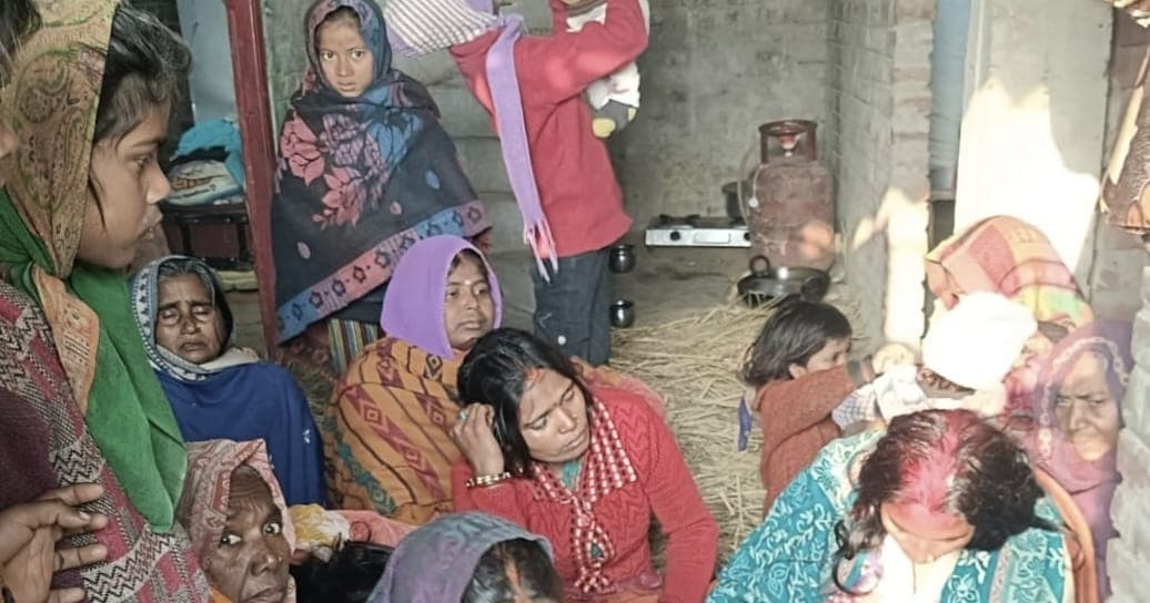 छत पर धान समेटने के दौरान हादसा: ओस से बचाने की कोशिश में गई एक ज़िंदगी