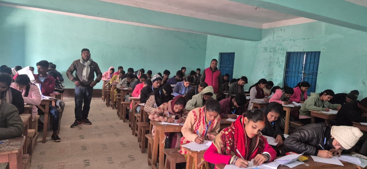 चकाई में स्नातक यूजी सेमेस्टर वन की परीक्षा में 41 परीक्षार्थी रहे अनुपस्थित