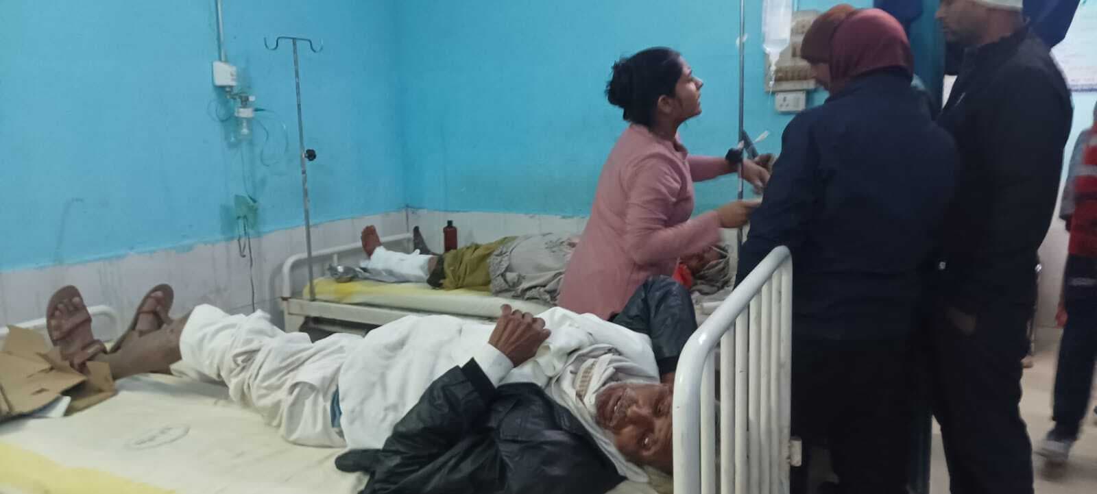 ऑटो पलटने से आधे दर्जन लोग घायल, एक रेफर